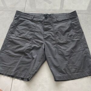 Theory Men’s Grey adjustable waiste Shorts size 36
